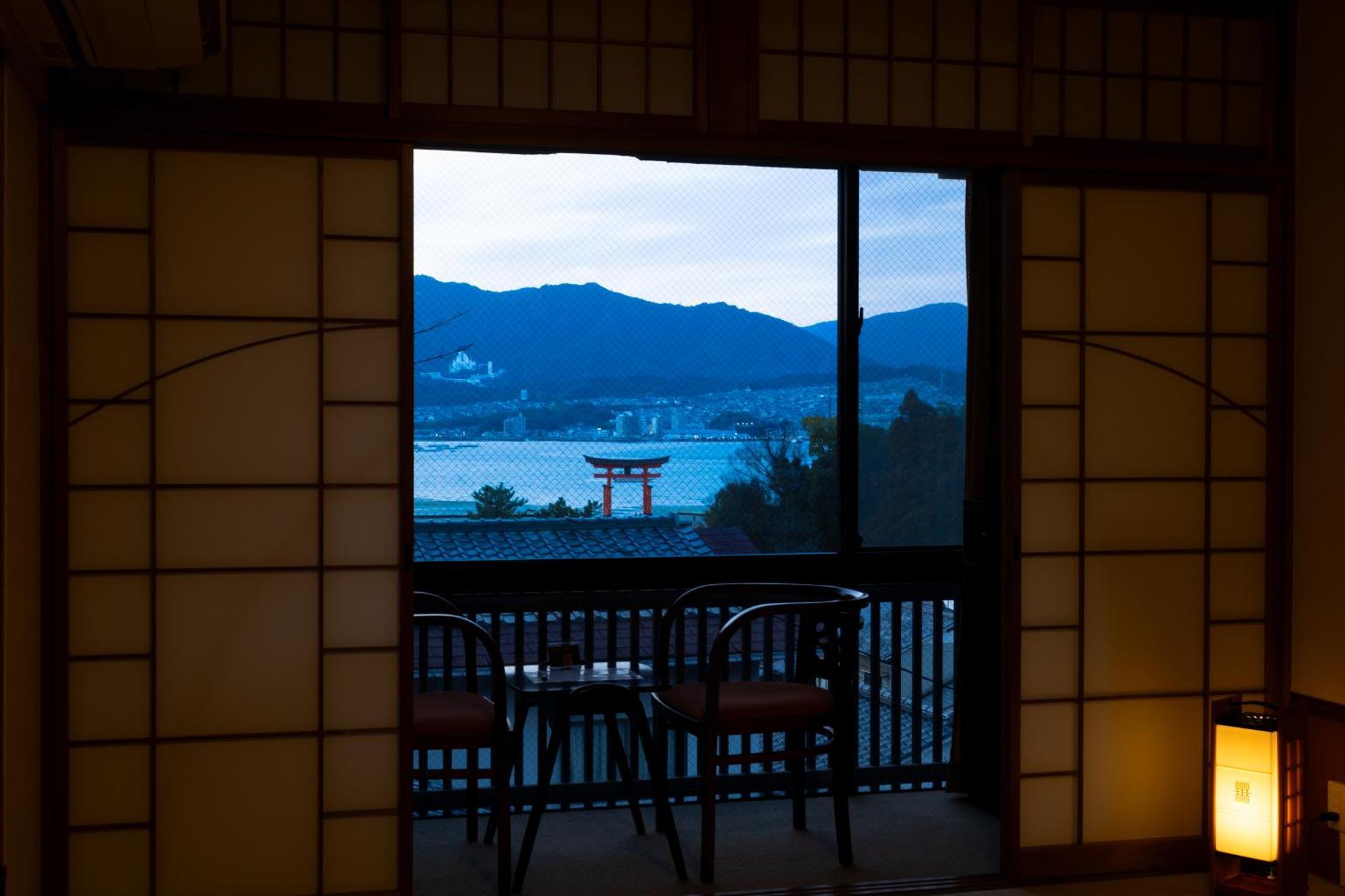 Kikunoya Hotel Hatsukaichi Bagian luar foto